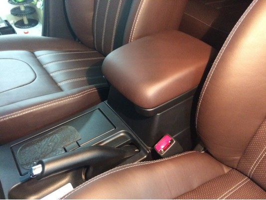 Перетяжка центрального подлокотника Перетяжка центрального подлокотника